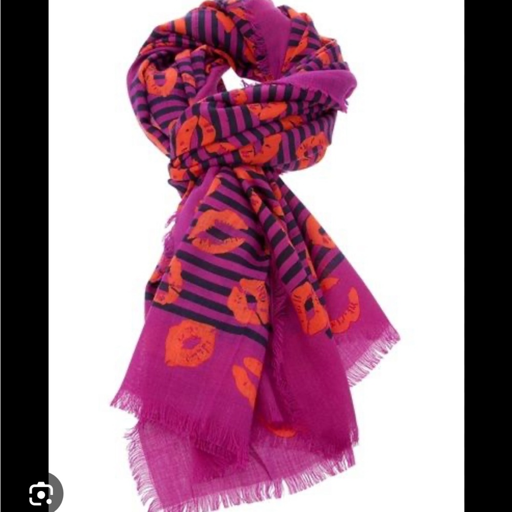 Marc jacobs scarf very vibrant and pink for the spring!!!